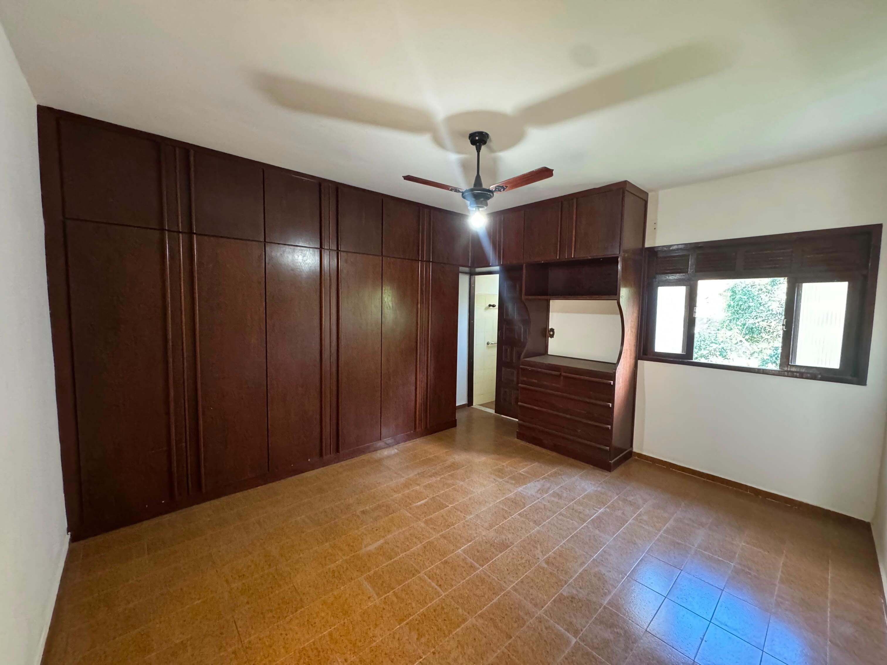 CASA DISPONÍVEL PARA VENDA
