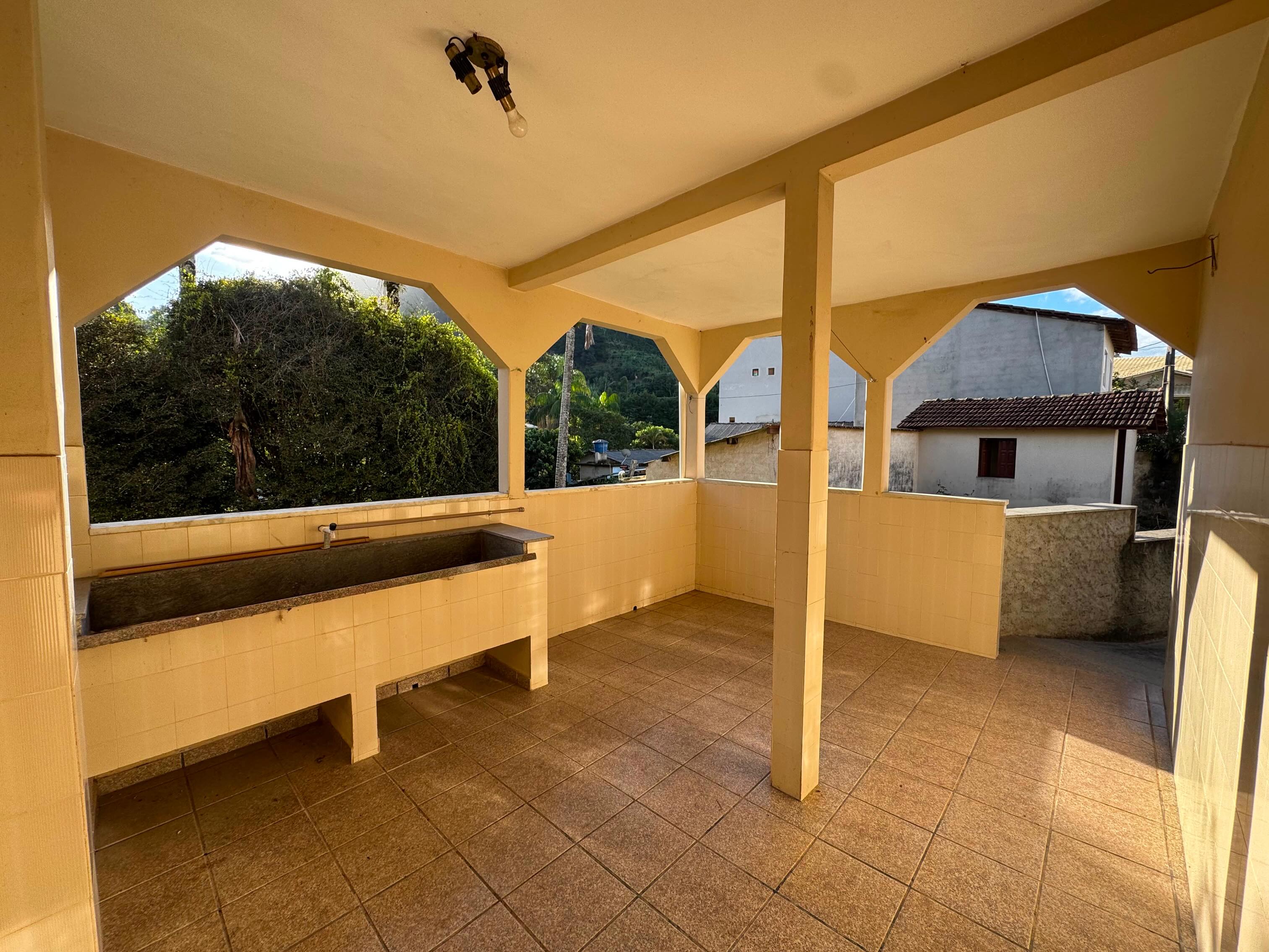 CASA DISPONÍVEL PARA VENDA