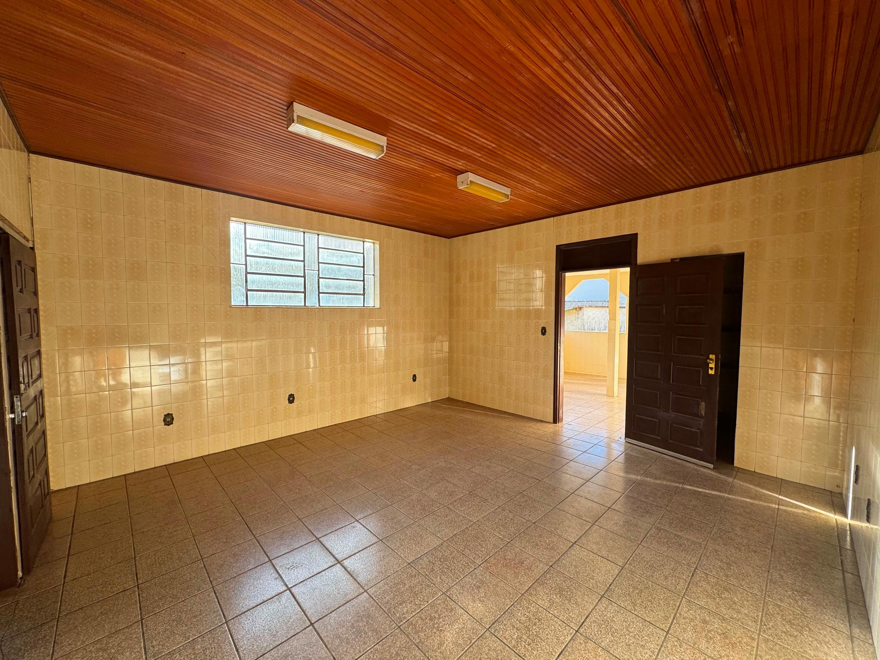 CASA DISPONÍVEL PARA VENDA