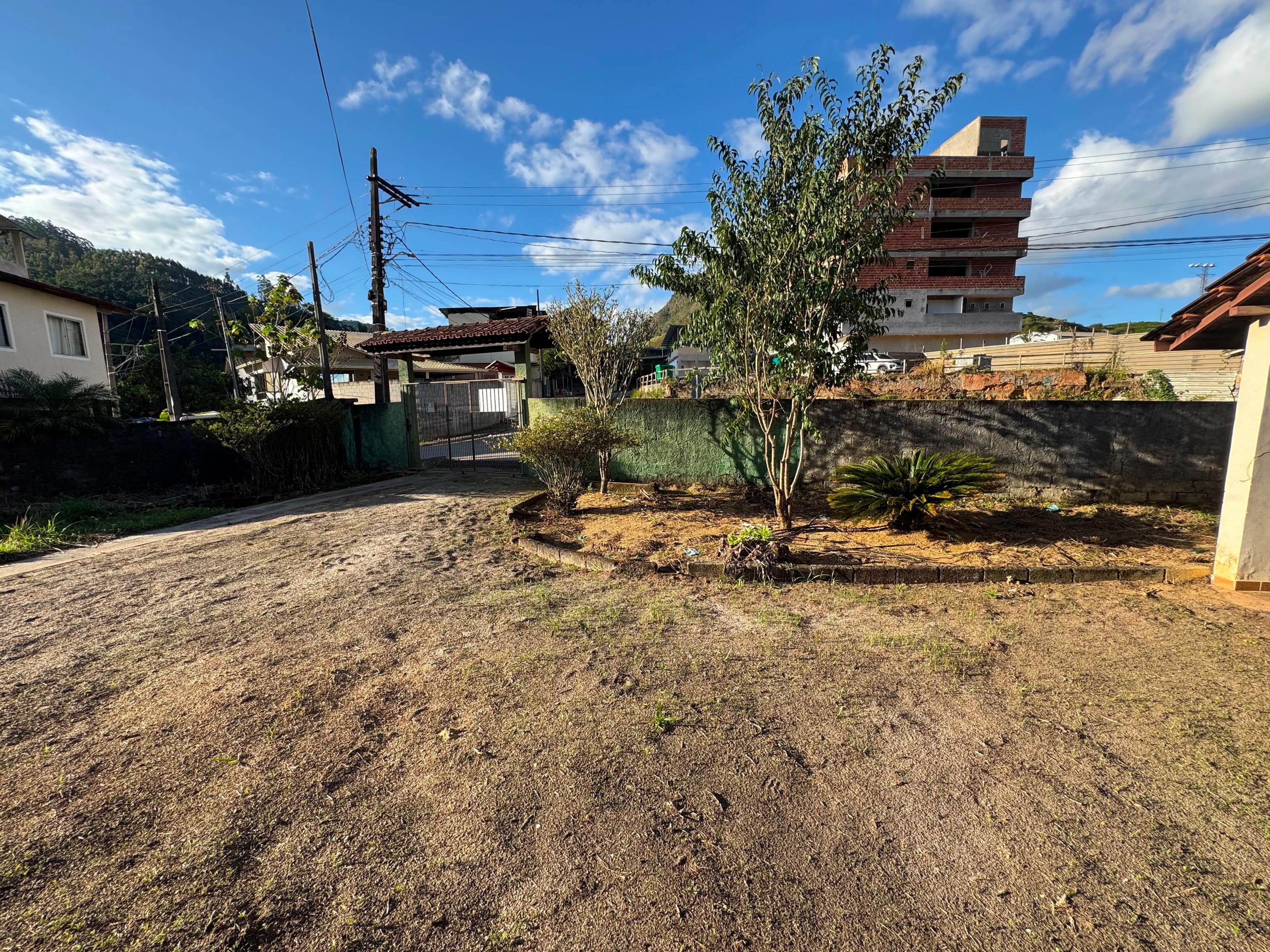 CASA DISPONÍVEL PARA VENDA