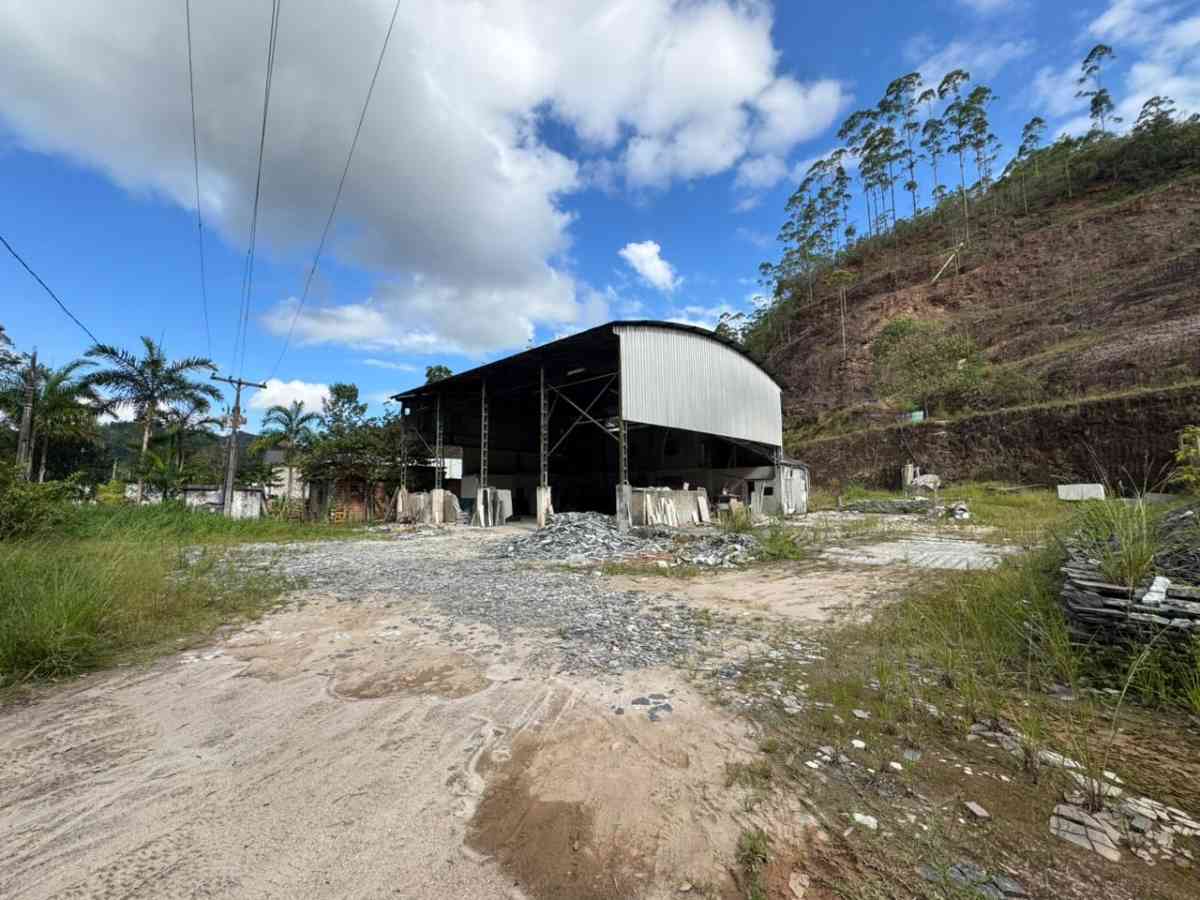 GALPÃO DISPONÍVEL PARA LOCAÇÃO